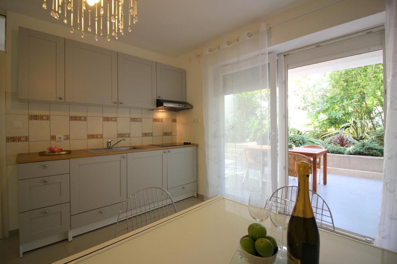 Modern Apartment Zen With Private Garden Пореч Екстериор снимка