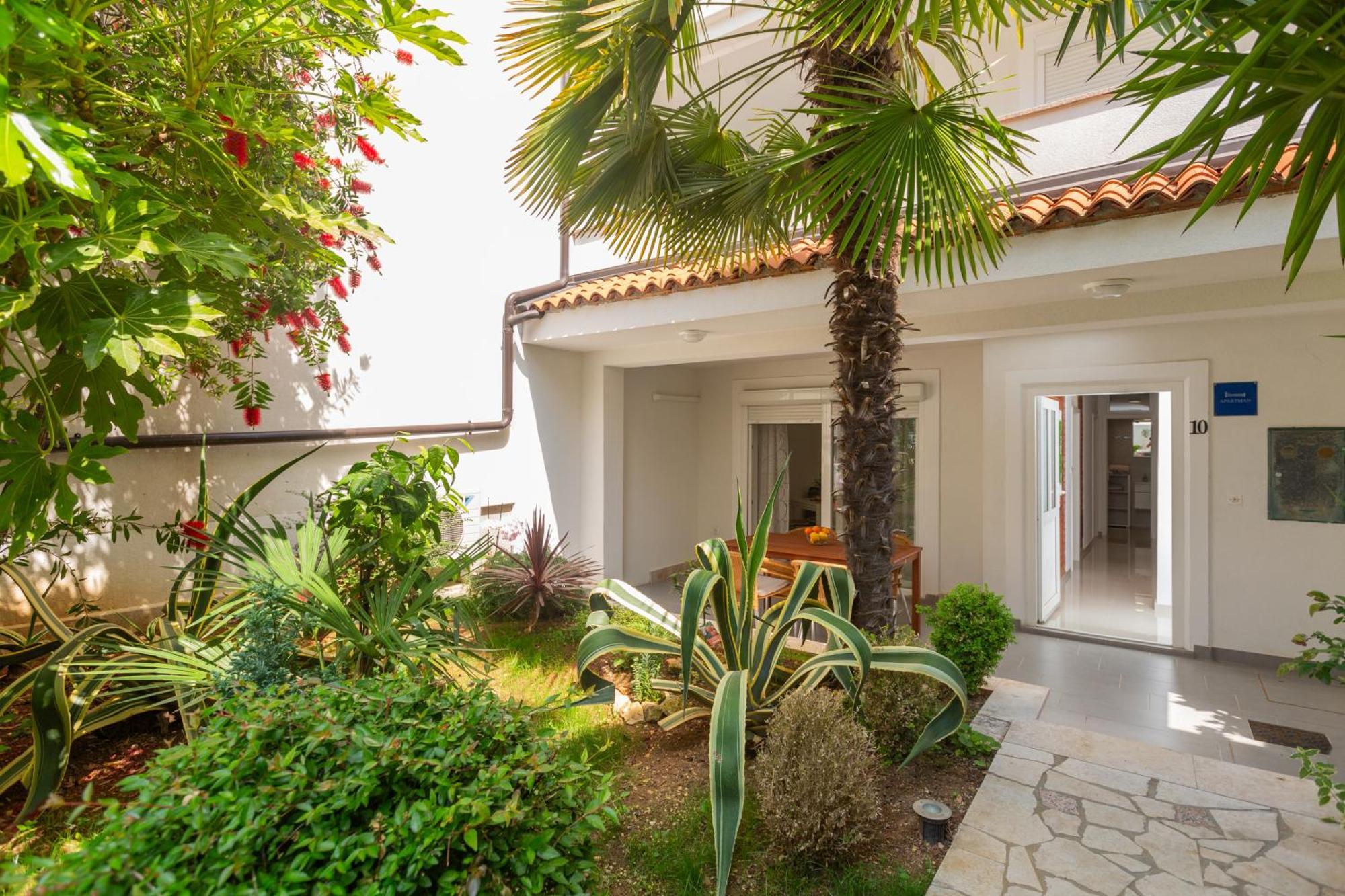Modern Apartment Zen With Private Garden Пореч Екстериор снимка